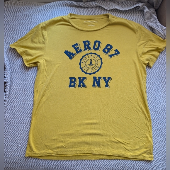 🎀$5 Aeropostale Yellow Graphic T-Shirt Like New - Picture 1 of 5